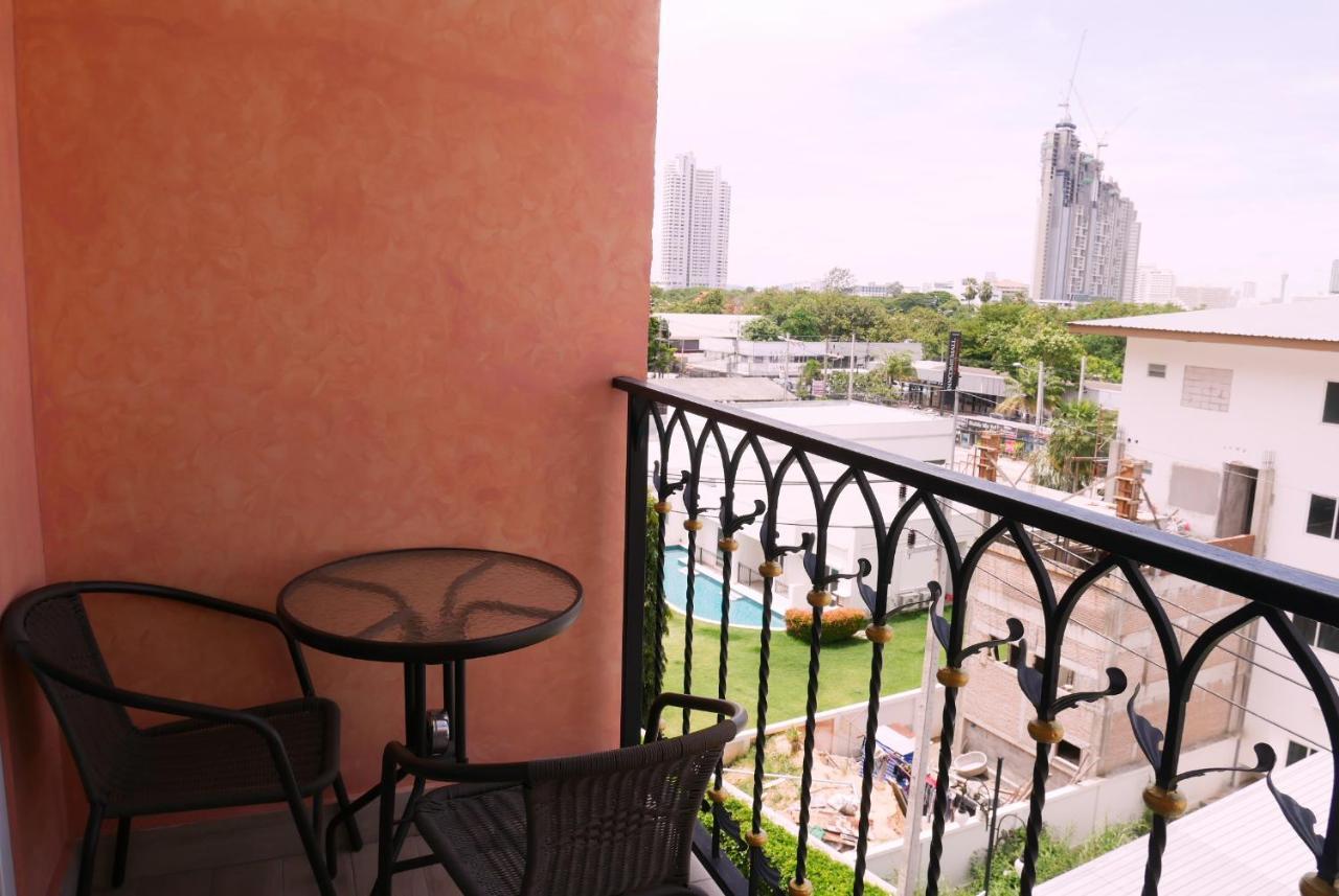 Seven Seas Resort Pattaya & Sofa Bed Jomtien Beach Exterior photo